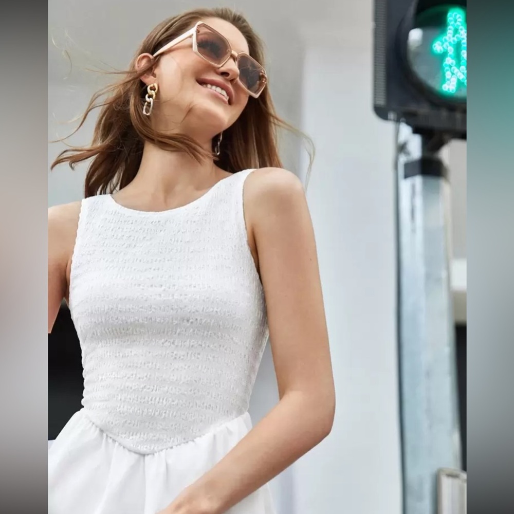 Elegant White Sleeveless Dress - Picture 2 of 16